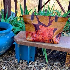 Vintage tiger purse one spot pictured light weight